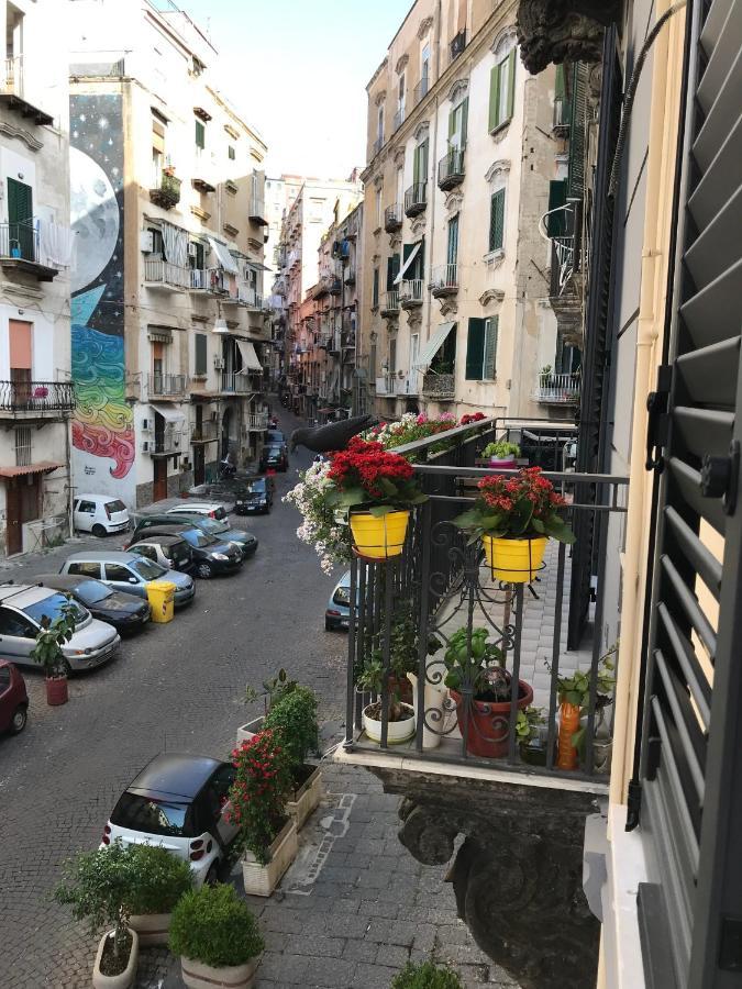 La Cartolina Di Napoli Free Parking For Small Cars Only Neapol Zewnętrze zdjęcie