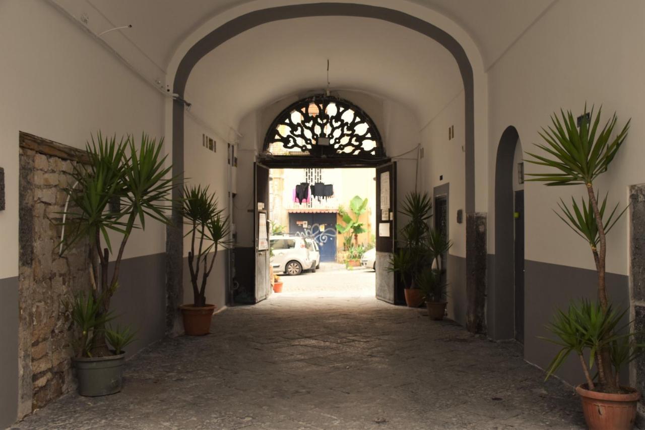 La Cartolina Di Napoli Free Parking For Small Cars Only Neapol Zewnętrze zdjęcie