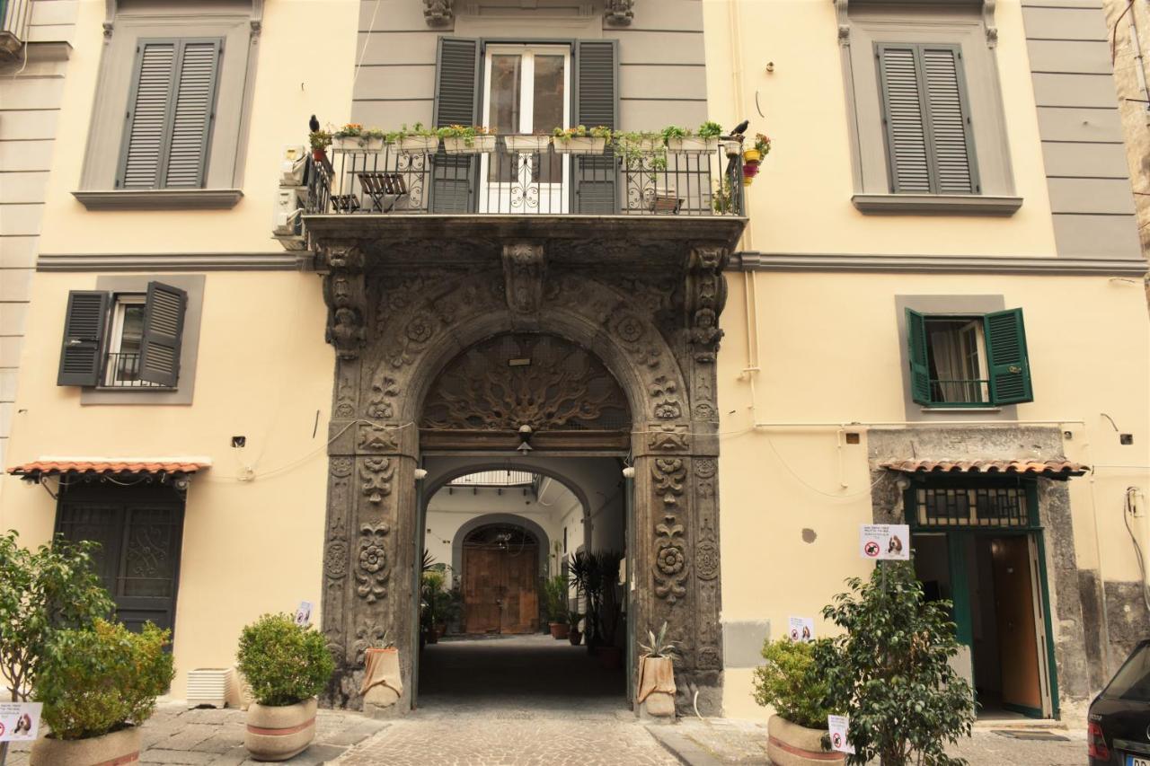 La Cartolina Di Napoli Free Parking For Small Cars Only Neapol Zewnętrze zdjęcie