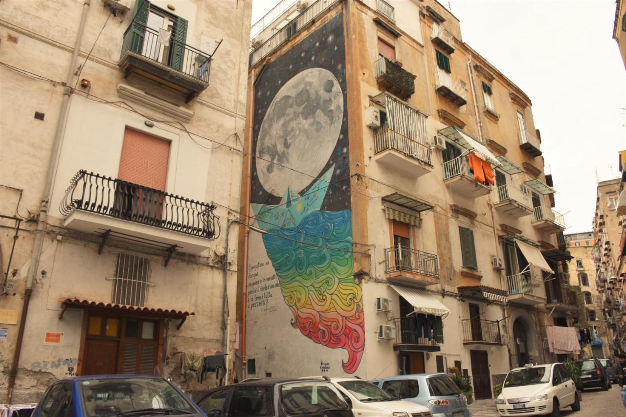 La Cartolina Di Napoli Free Parking For Small Cars Only Neapol Zewnętrze zdjęcie