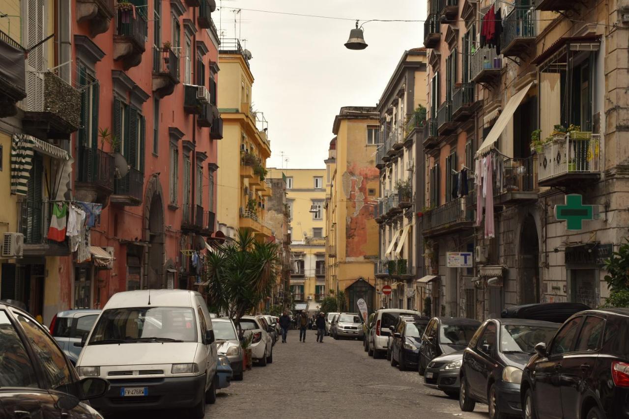 La Cartolina Di Napoli Free Parking For Small Cars Only Neapol Zewnętrze zdjęcie